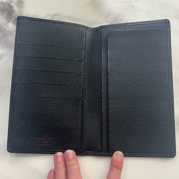 Louis Vuitton Epi Bi-Fold Wallet - Picture 5 of 5
